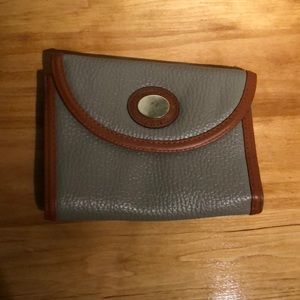 Nikki Nonno makeup bag